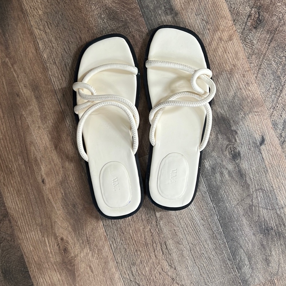 Zara Strappy Leather Cream Sandals with Black Trim Size 8 / 39